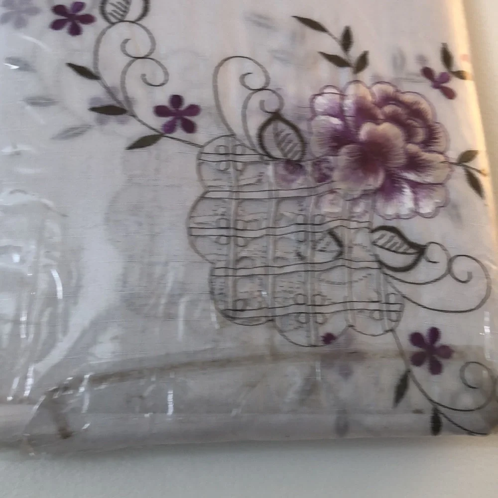 NEW POLYESTER WORKS LILAC TABLECLOTH 60x 104”